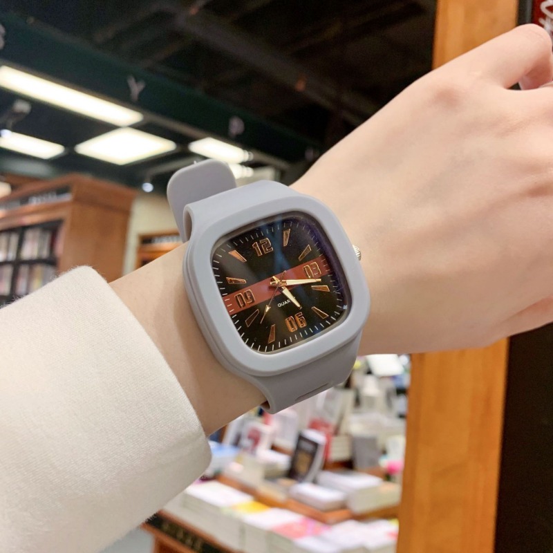 Orologio elettronico quadrato  - Outdoor Sport Watch recensione e prezzo